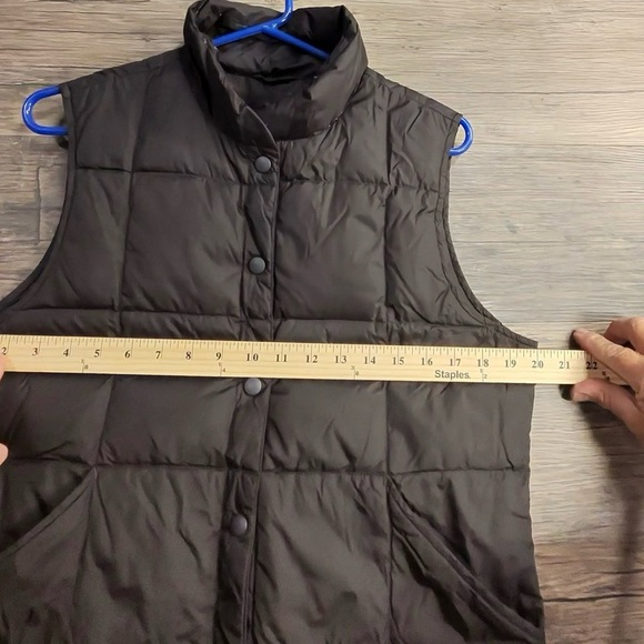 Lands' End Women's Black Quilted Vest - Picture 5 of 7